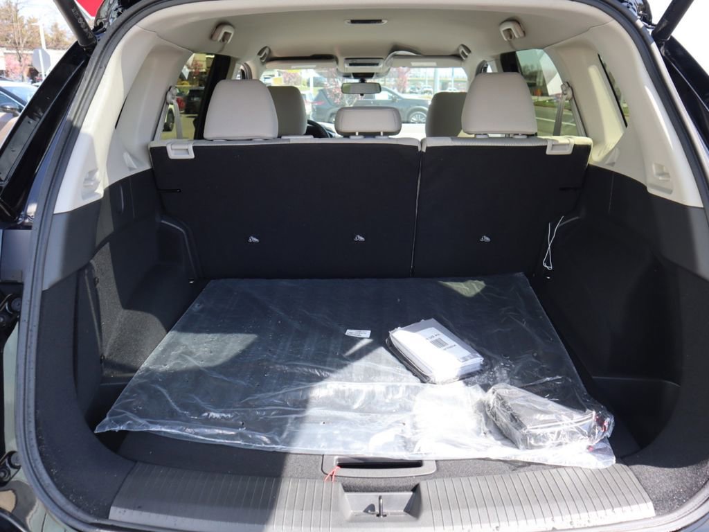 Certified 2025 Nissan Rogue SV image 29