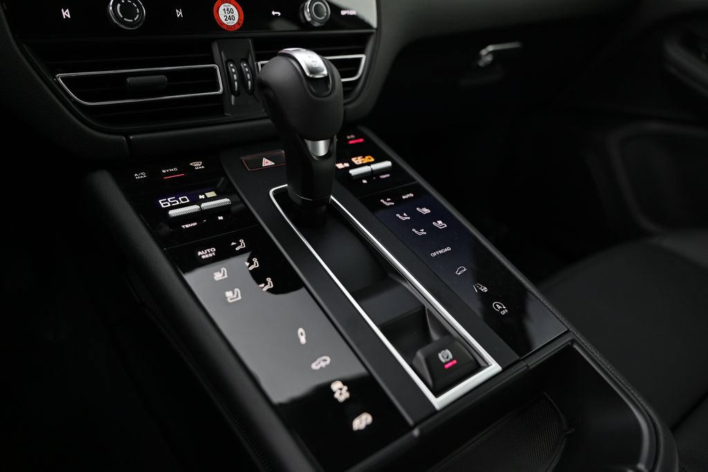 New 2026 Porsche Macan GTS AWD/4WD image 40