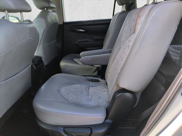 Used 2022 Toyota Highlander Bronze Edition image 18