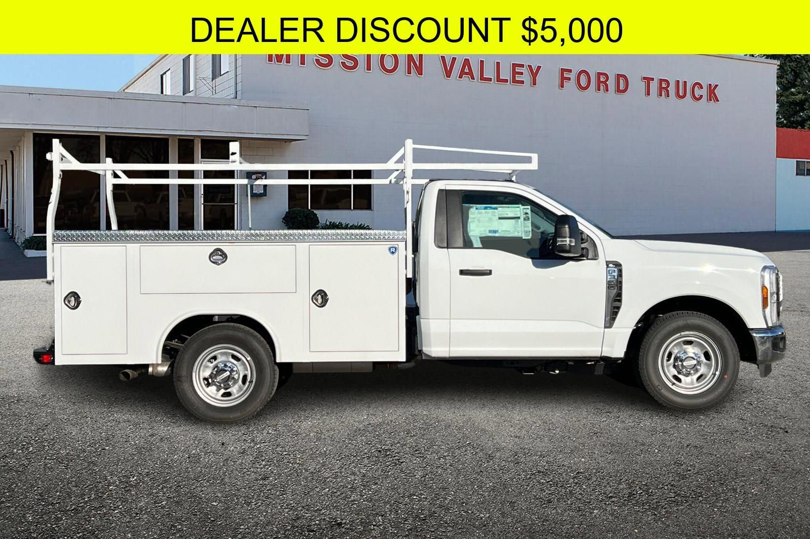 New 2025 Ford F350 XL w/ XL Chrome Package RWD video 3