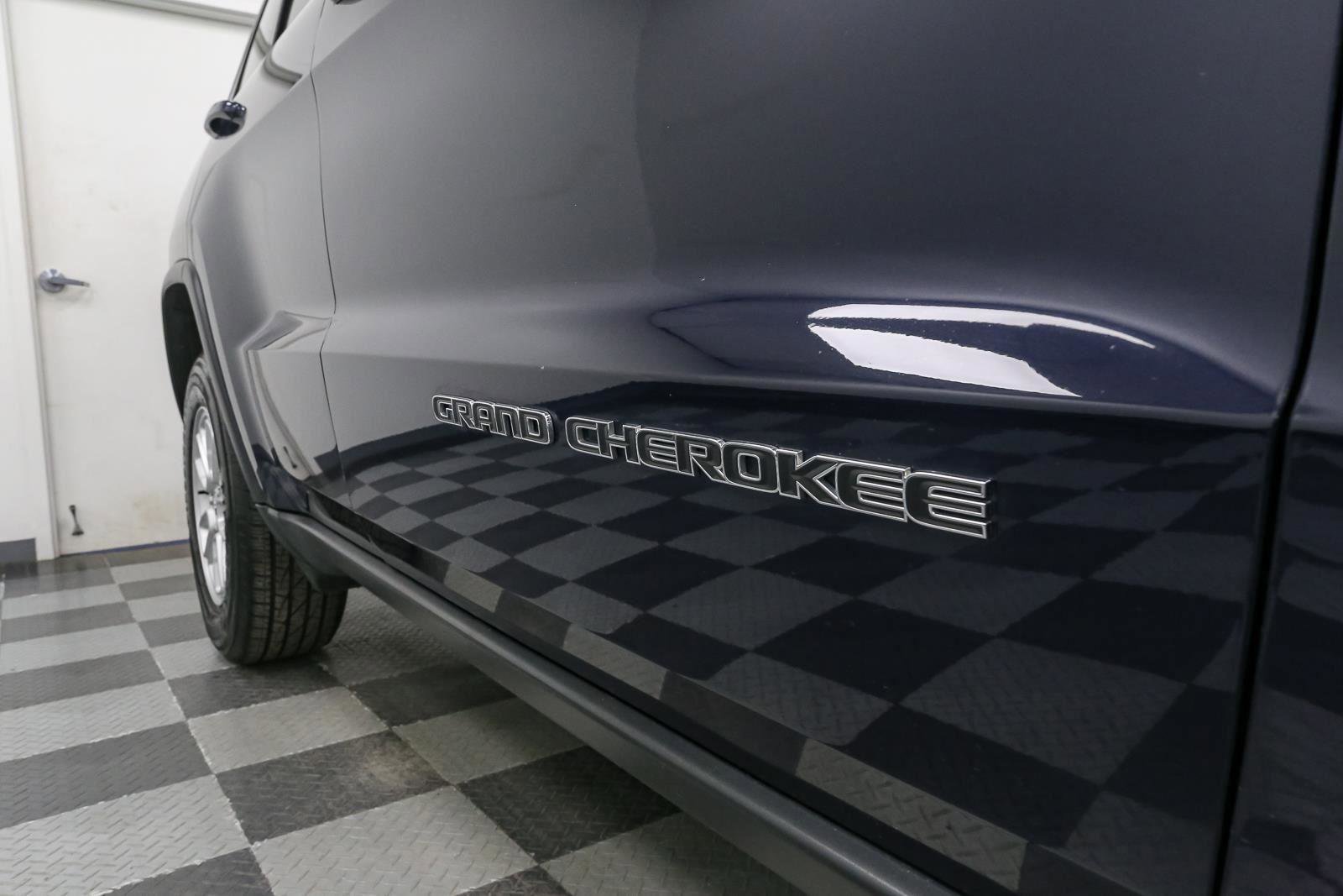 Used 2018 Jeep Grand Cherokee Laredo image 9