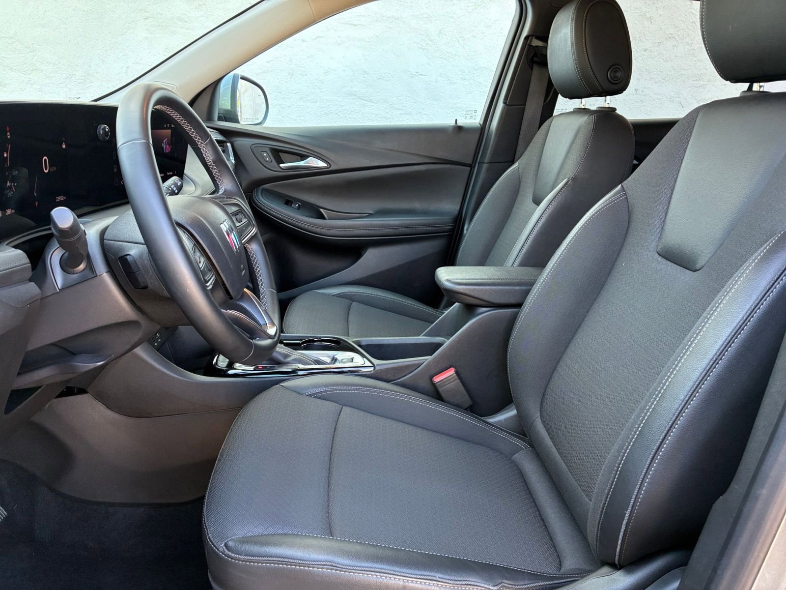 Used 2025 Buick Encore GX Preferred image 25