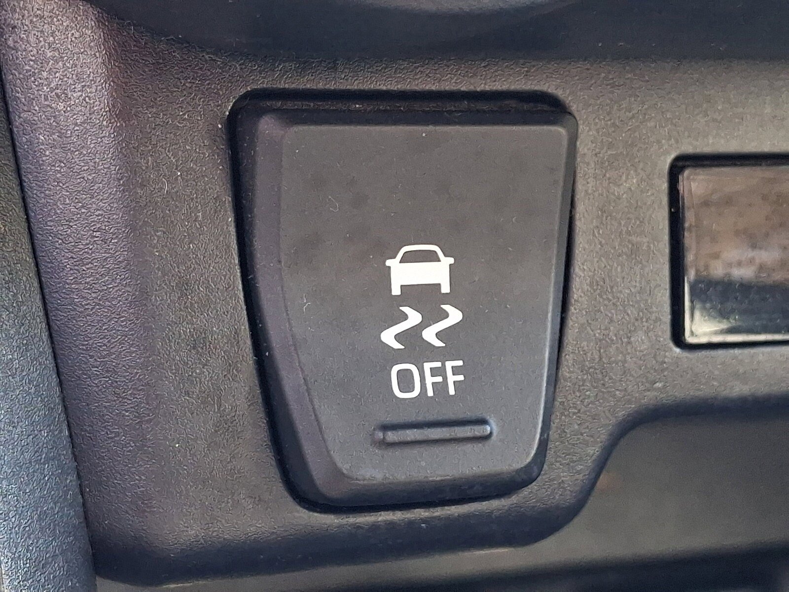 Used 2024 Toyota RAV4 XLE AWD/4WD image 25