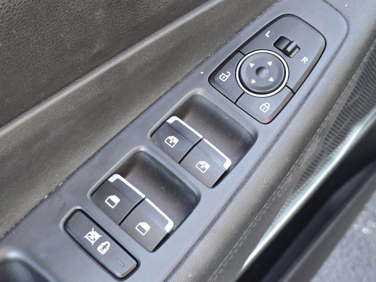 Used 2020 Hyundai Santa Fe SEL w/ Convenience Package image 25