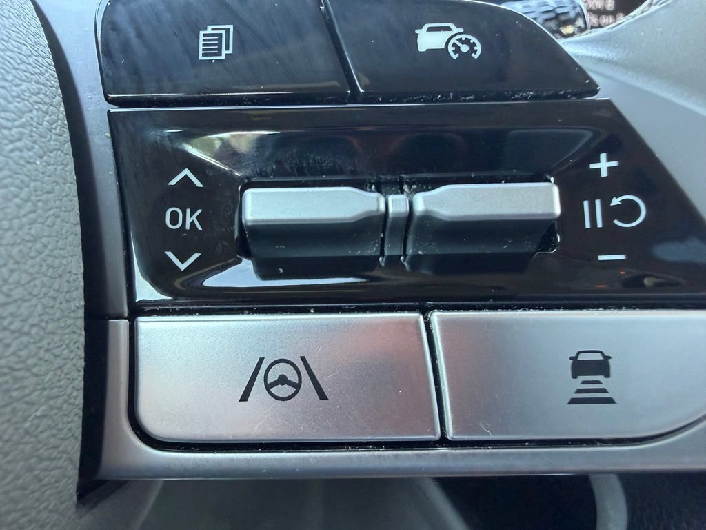 Used 2025 Hyundai Elantra SEL FWD image 16