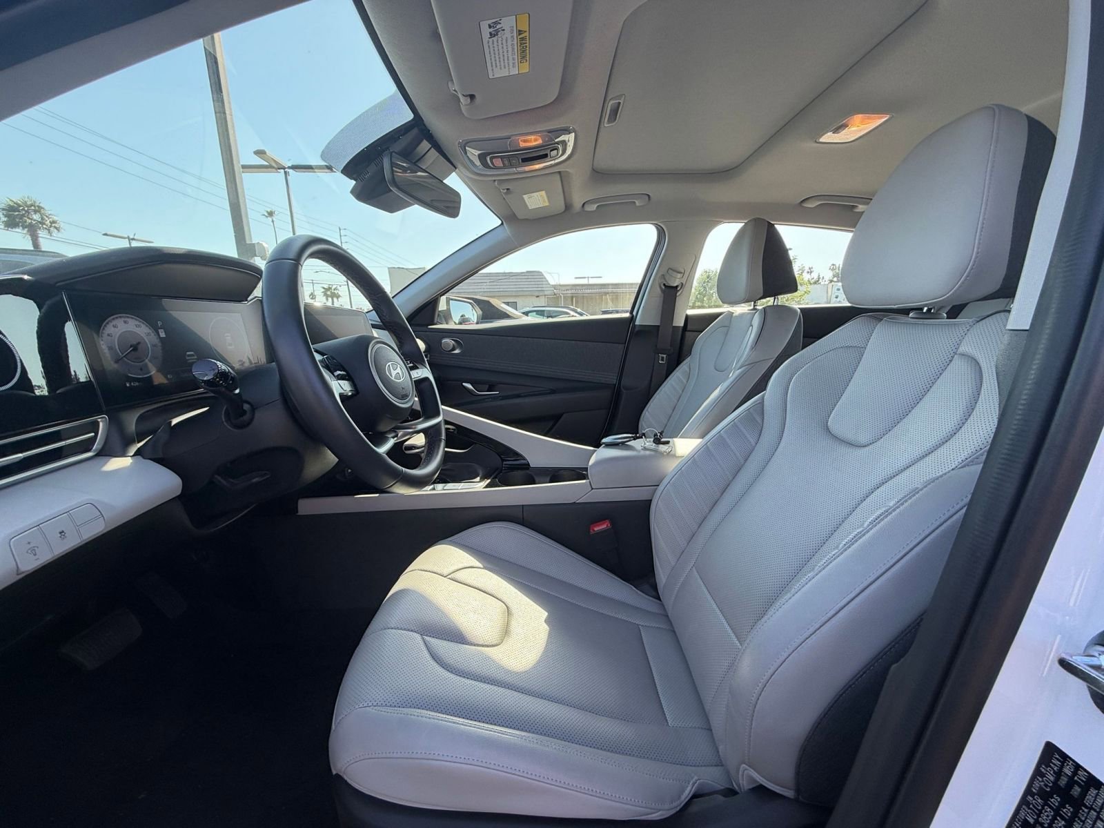 Used 2025 Hyundai Elantra Limited image 27