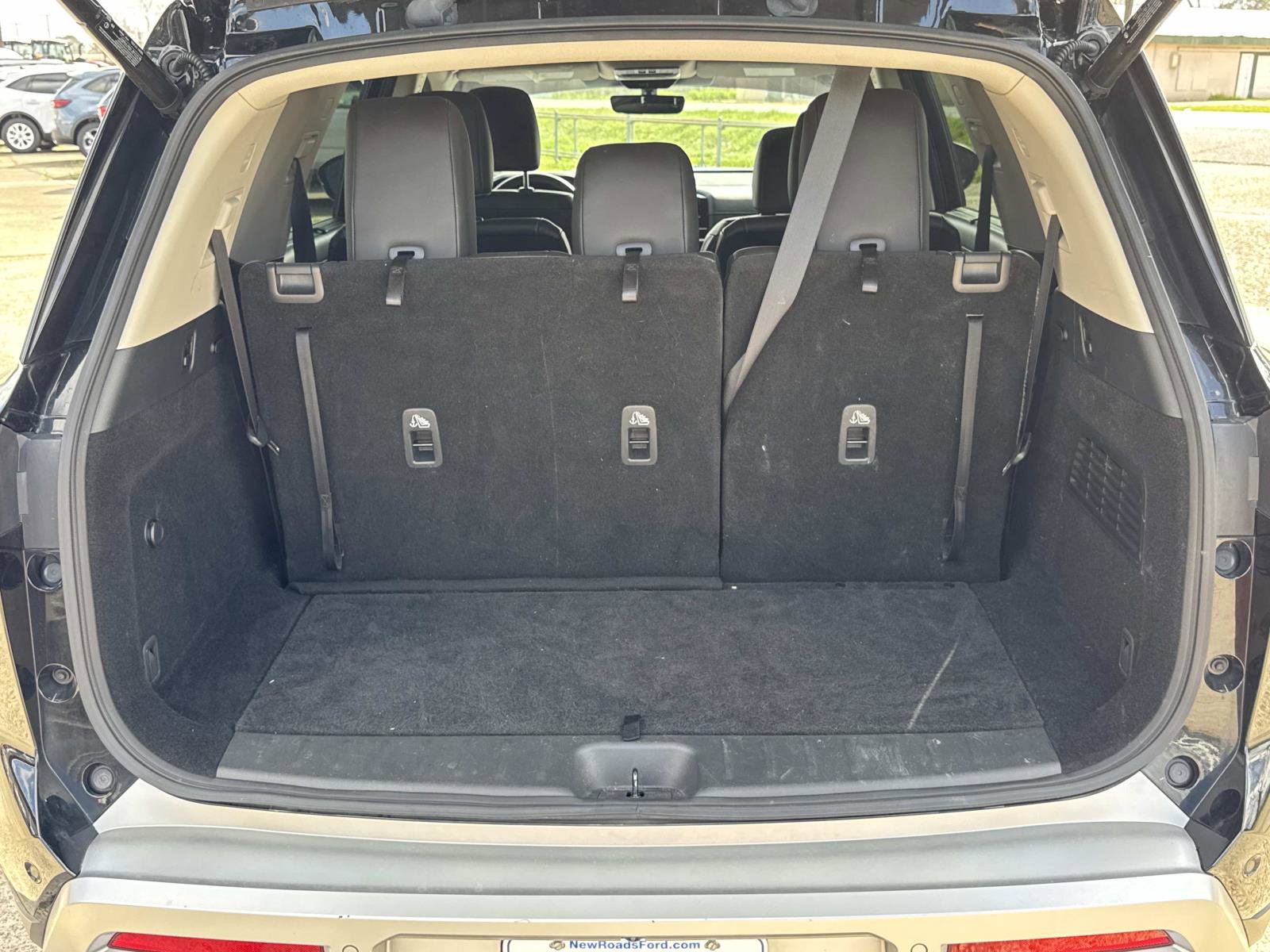 Used 2023 Nissan Pathfinder SL w/ SL Premium Package FWD image 6