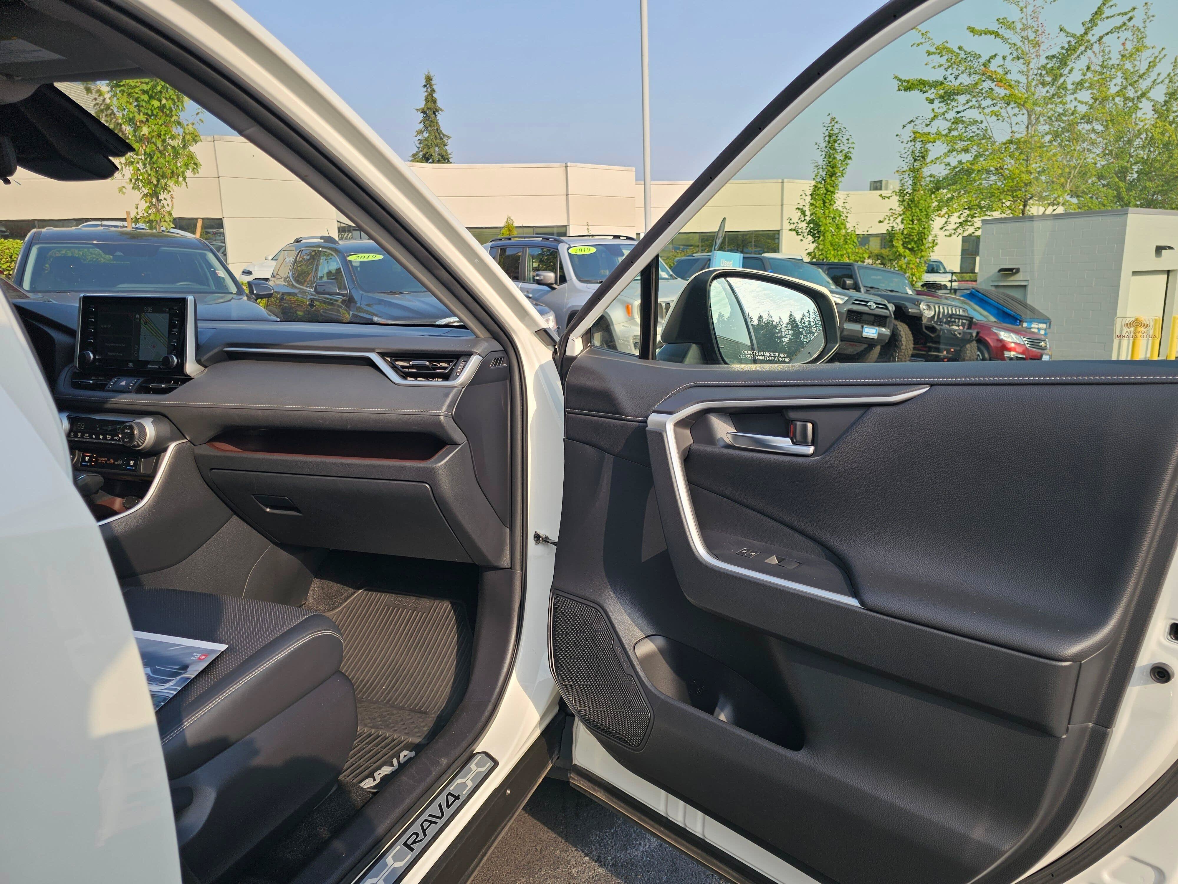 Used 2020 Toyota RAV4 Limited AWD/4WD image 12
