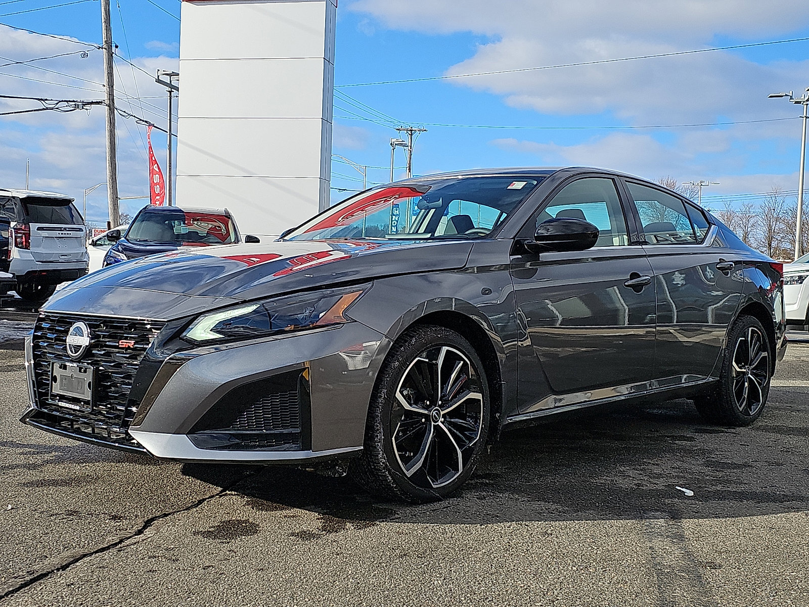 Used 2025 Nissan Altima 2.5 SR w/ SR Premium Package image 3