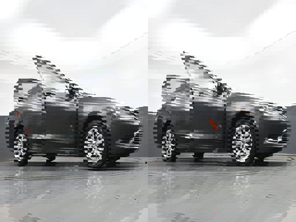 Used 2017 Chrysler 200 Limited Platinum image 38