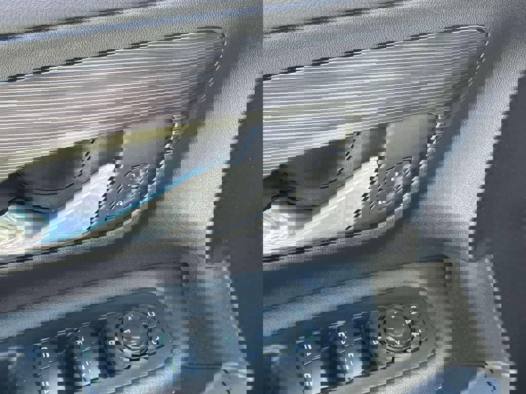 Used 2024 GMC Terrain SLE image 18