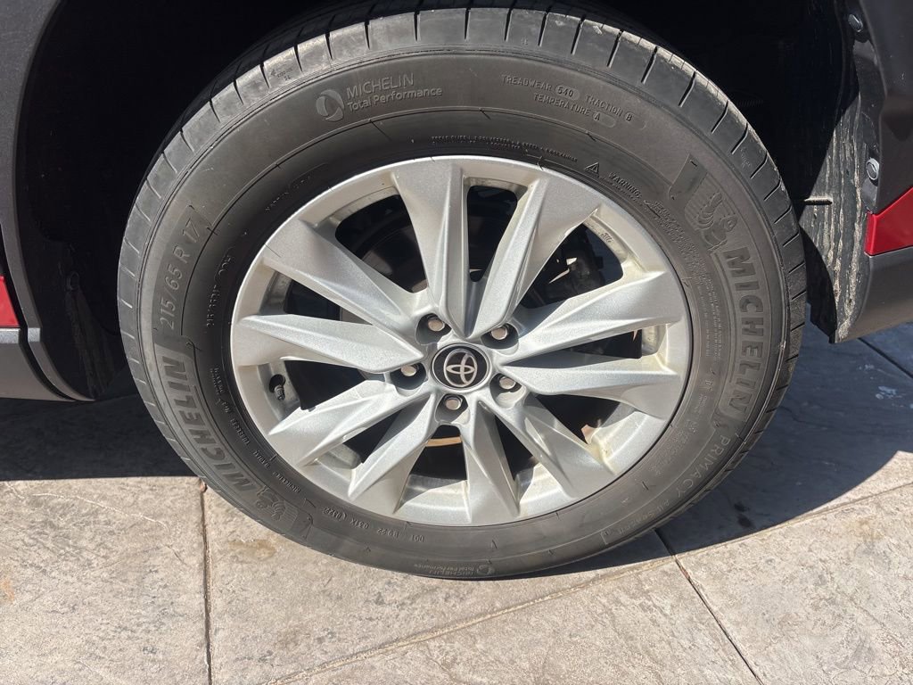 Used 2022 Toyota Corolla Cross LE FWD image 10