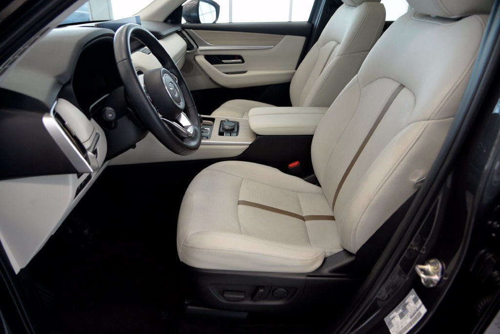 Certified 2024 MAZDA CX-90 Plug-In Hybrid w/ Premium Plus AWD/4WD image 15