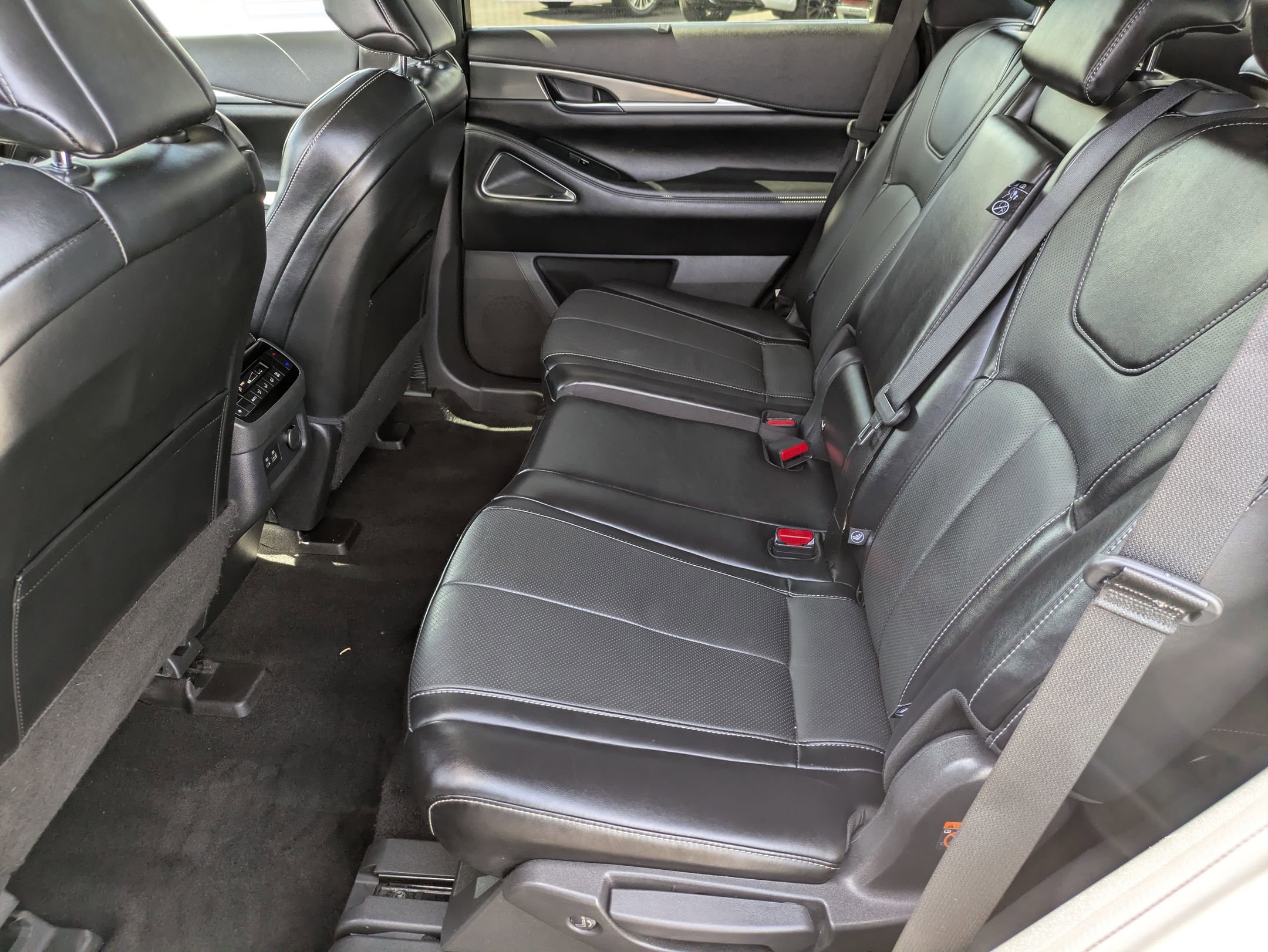 Used 2023 INFINITI QX60 Luxe w/ Performance Audio Package image 14