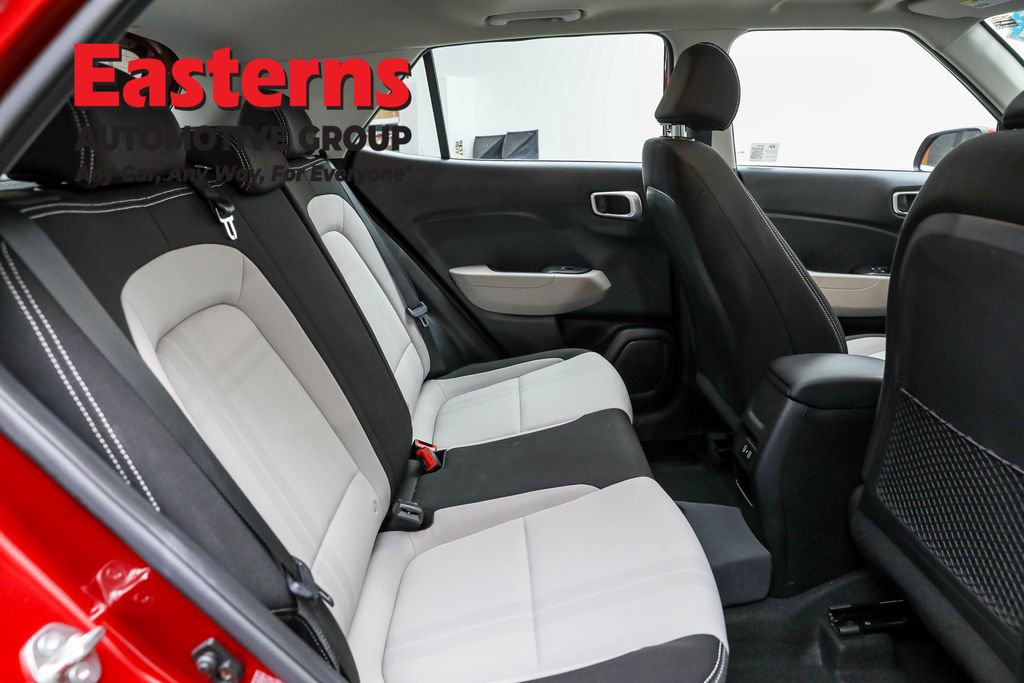 Used 2024 Hyundai Venue SEL image 23