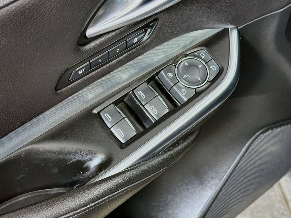 Used 2020 Cadillac XT4 Premium Luxury w/ Cold Weather Package AWD/4WD image 18