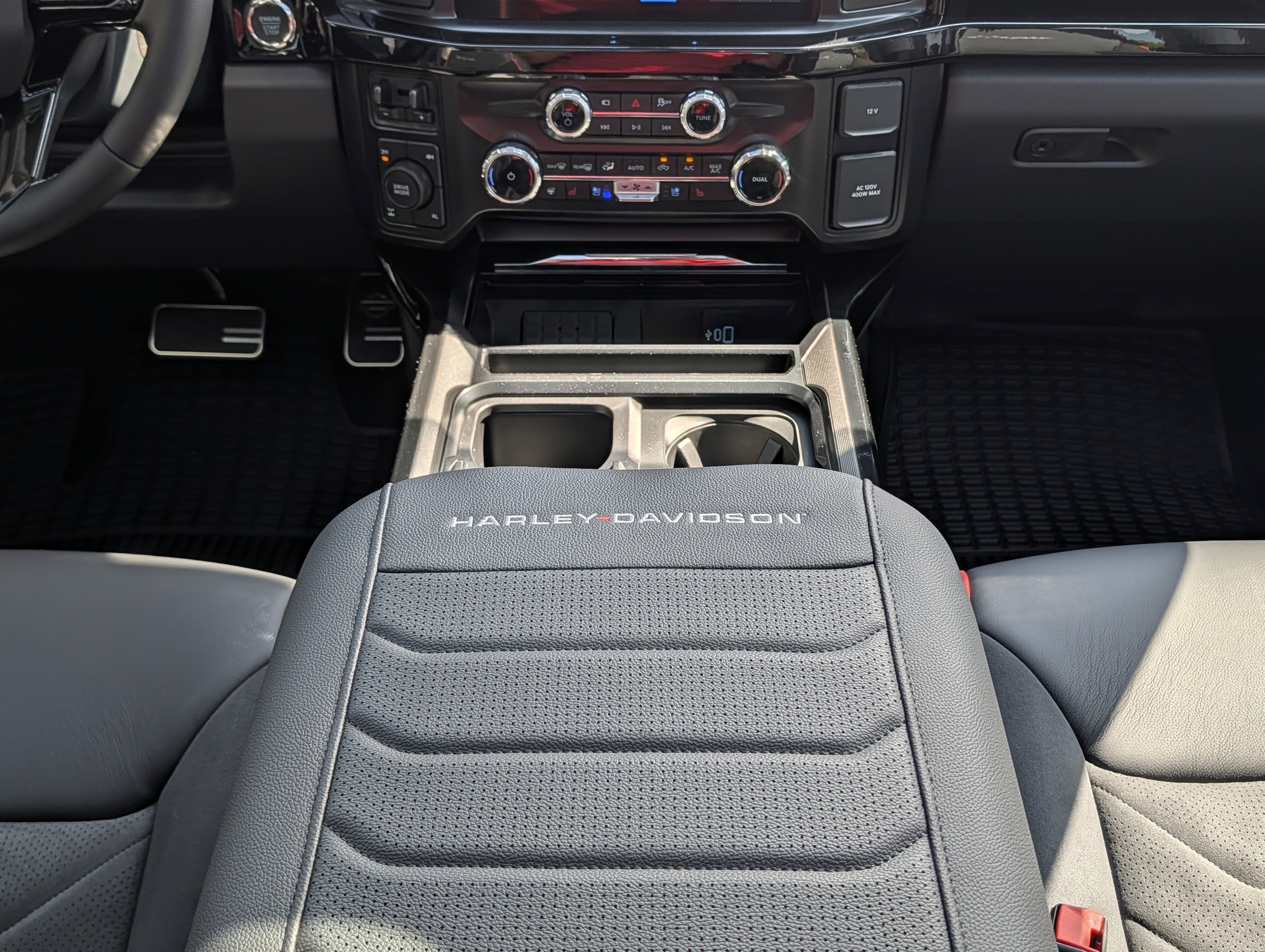 Used 2026 Ford F250 Lariat w/ Black Appearance Package image 25