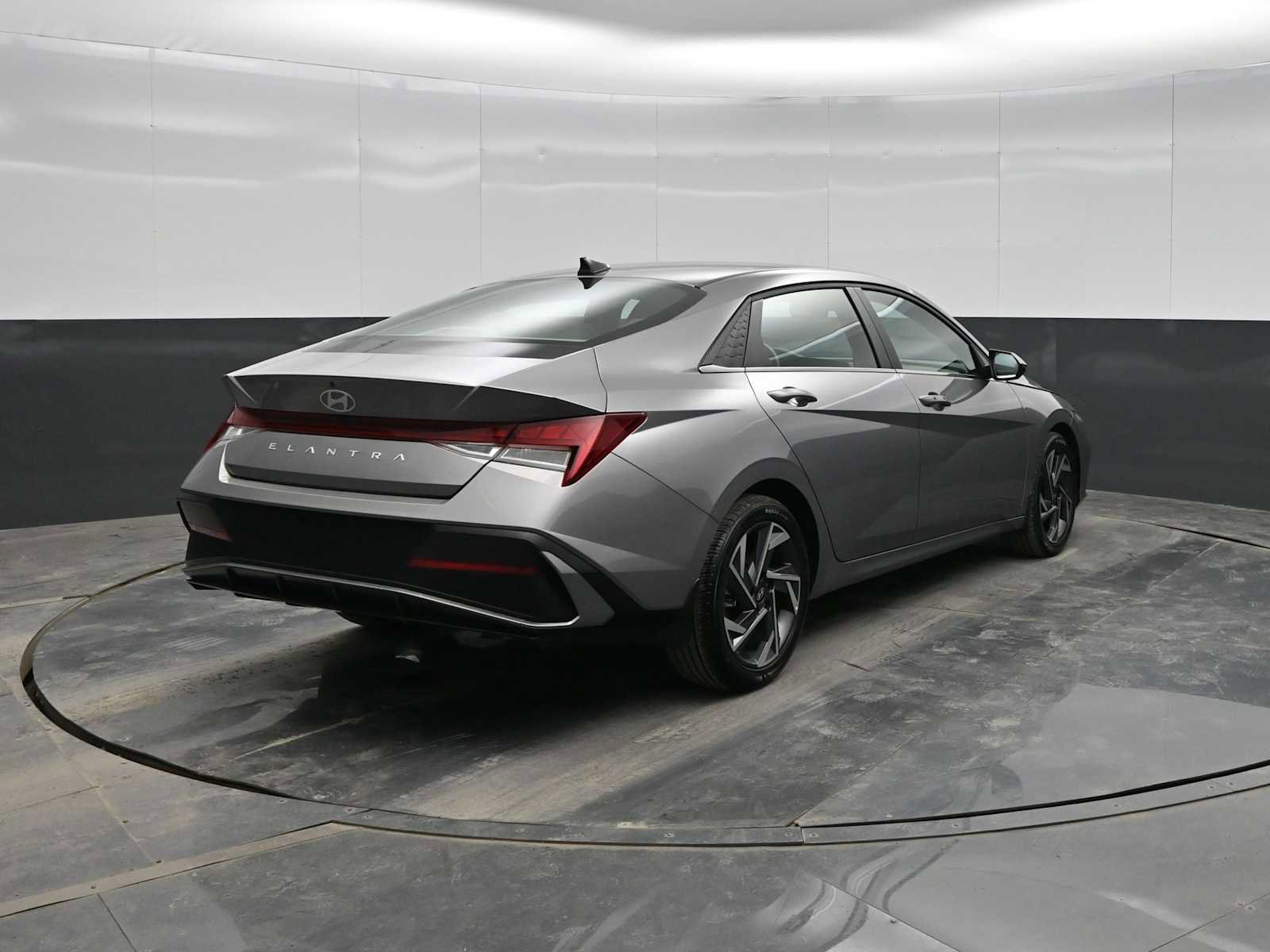 Certified 2025 Hyundai Elantra SEL image 7