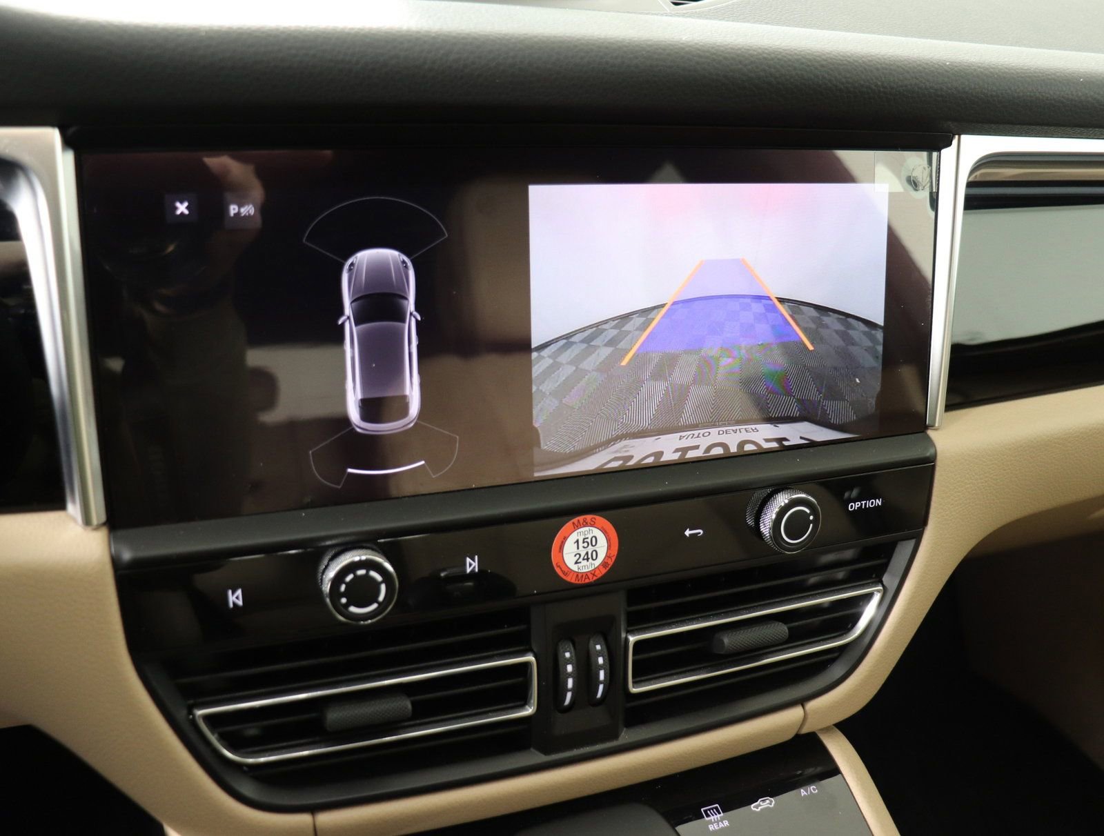 Used 2025 Porsche Macan image 33