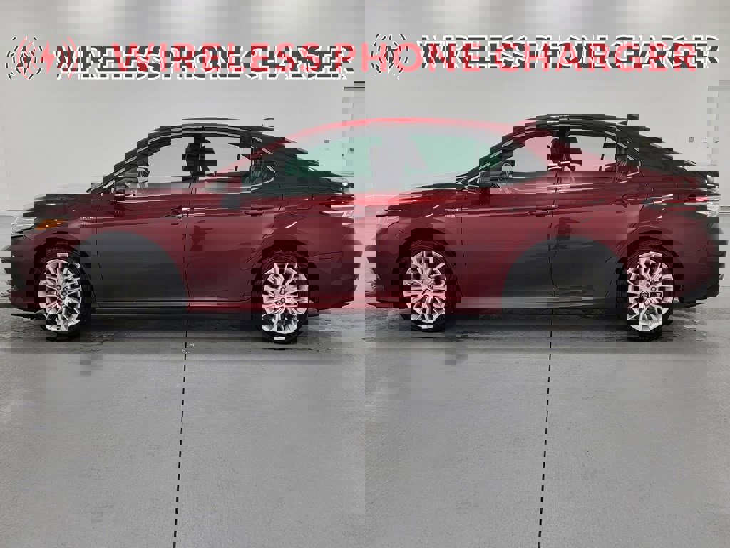 Used 2020 Toyota Camry XLE image 6