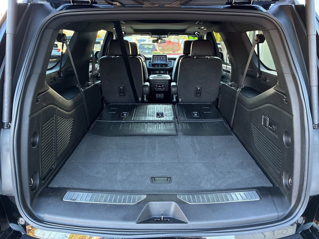 Used 2022 Chevrolet Suburban RST w/ Luxury Package image 36