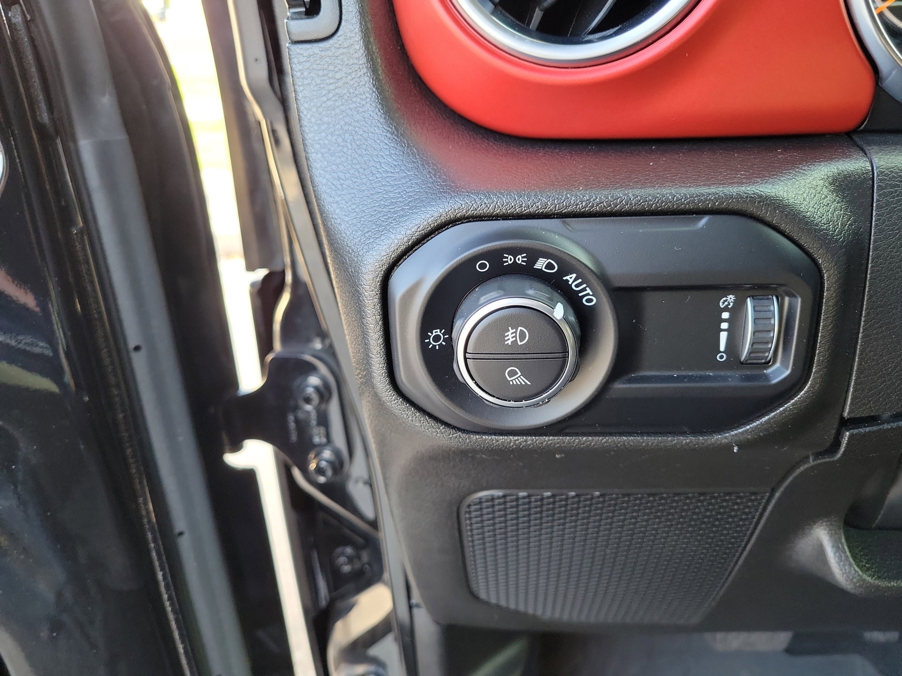 Used 2023 Jeep Gladiator Rubicon w/ LED Lighting Group AWD/4WD image 34