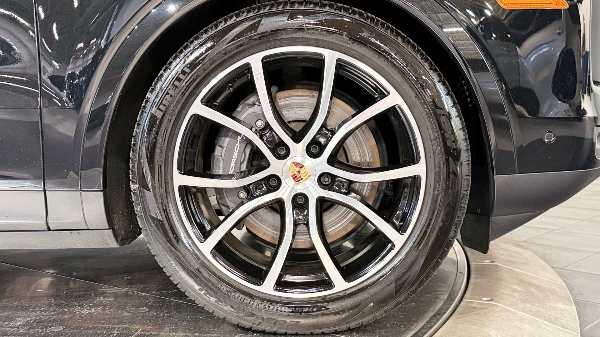 Used 2025 Porsche Cayenne Coupe image 23