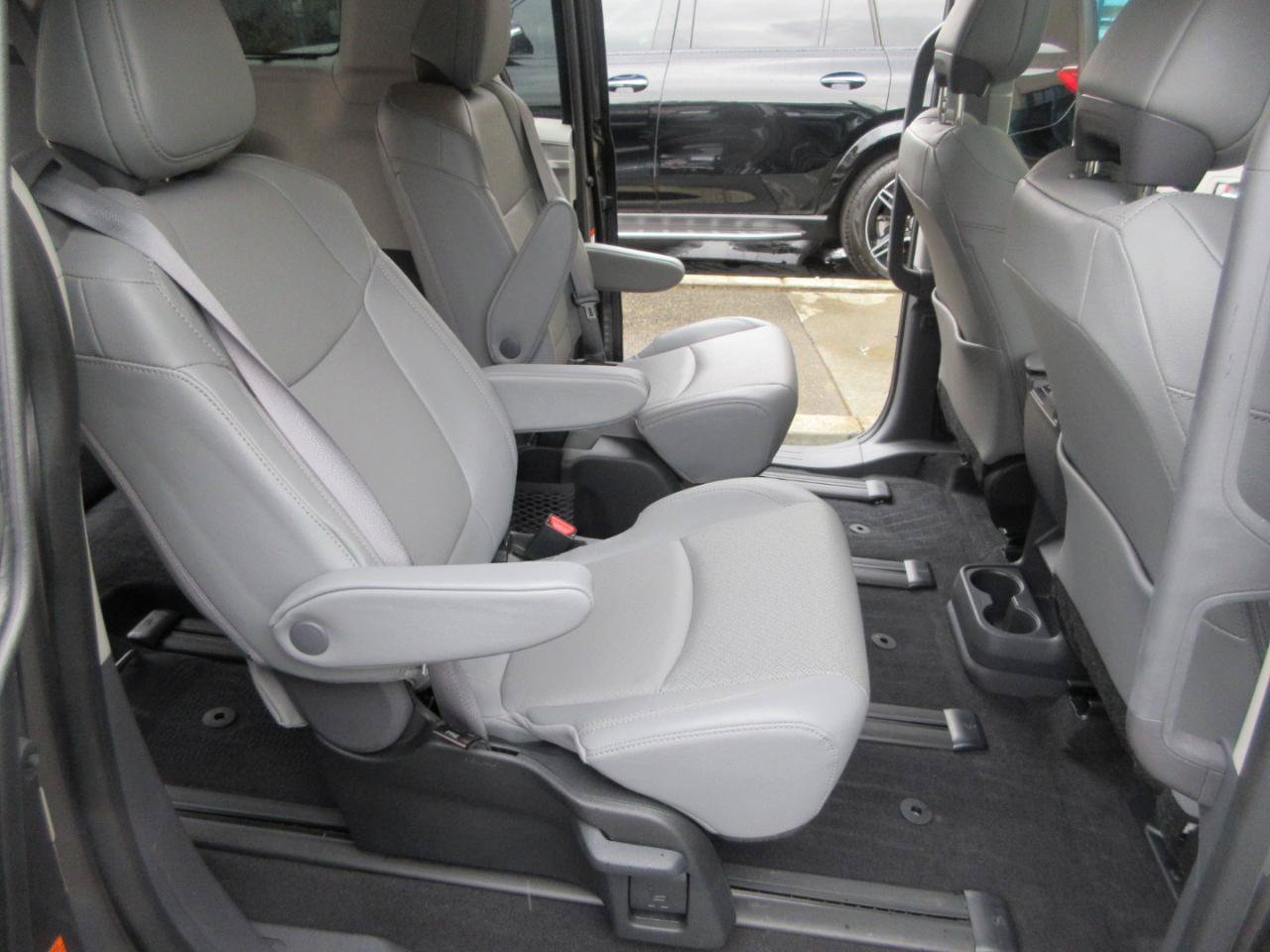 Used 2024 Toyota Sienna Limited AWD image 35