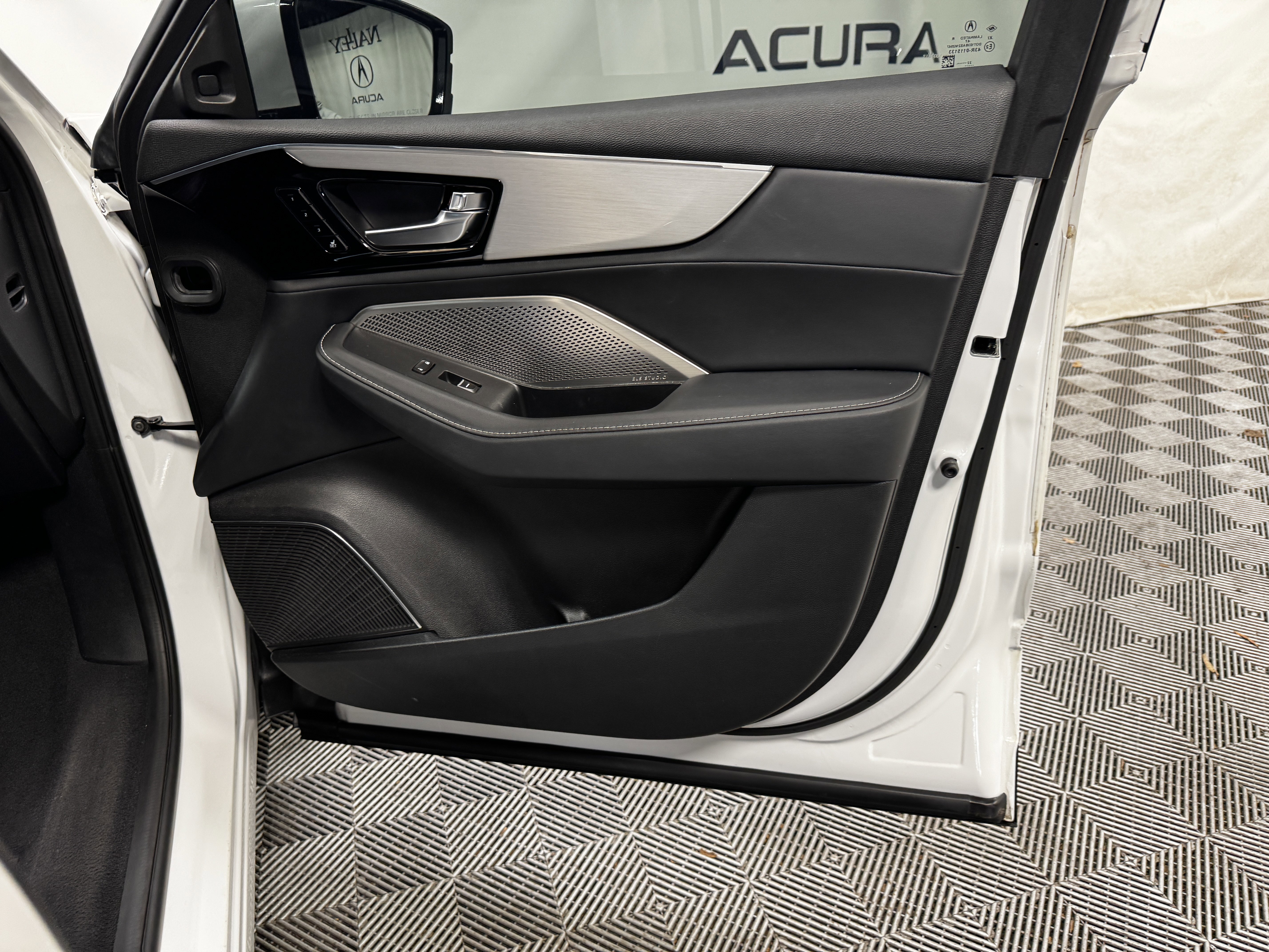 Certified 2023 Acura MDX FWD w/ Technology Package image 20