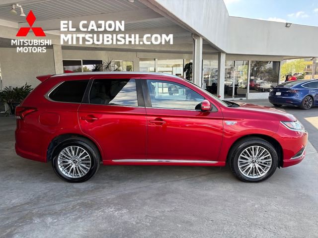 Used 2022 Mitsubishi Outlander SEL image 2