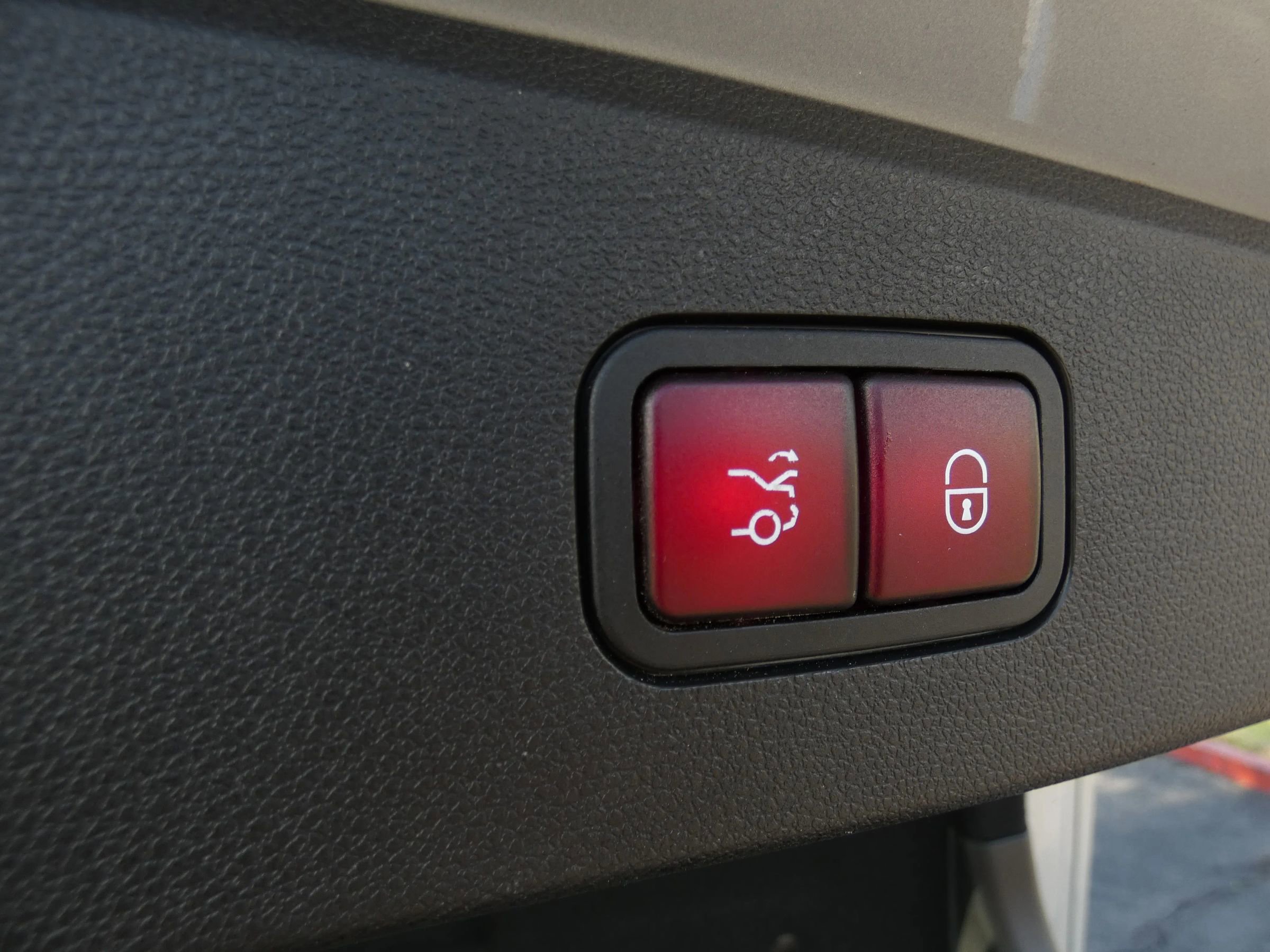 Used 2016 Mercedes-Benz E 350 Sedan w/ Premium Package image 69