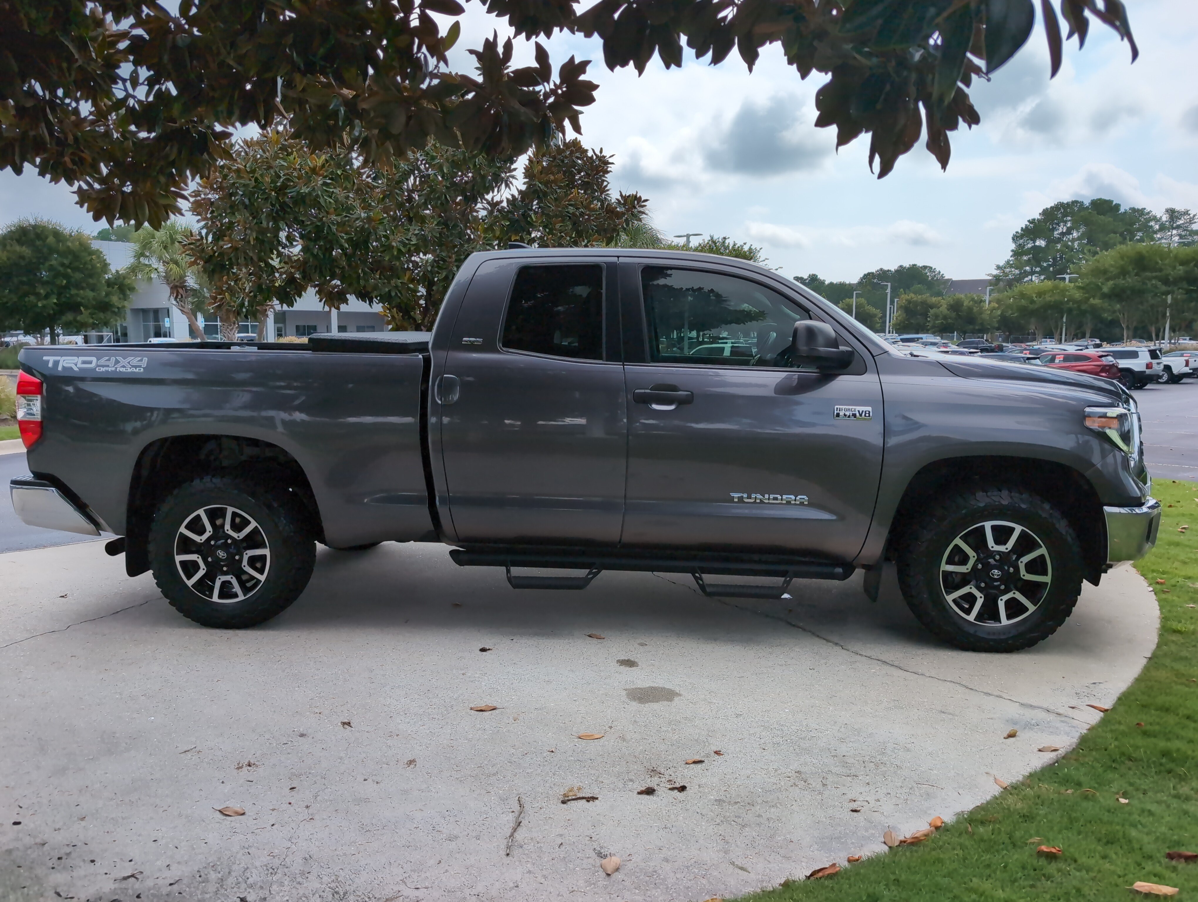 Certified 2020 Toyota Tundra SR5 w/ TRD Off-Road Package AWD/4WD image 11