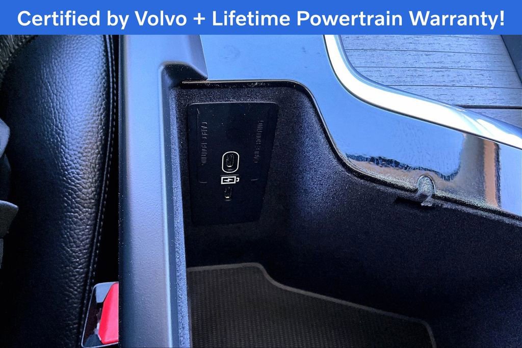Used 2025 Volvo XC60 B5 Plus image 33
