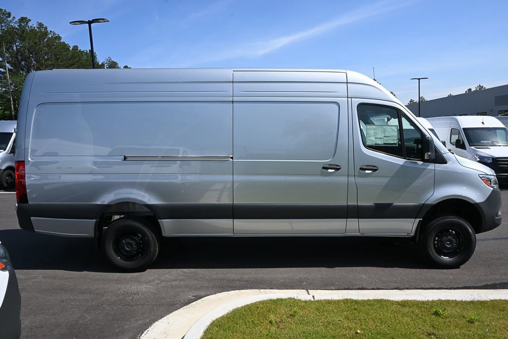 Used 2025 Mercedes-Benz Sprinter 2500 image 26