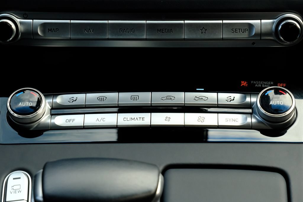 Used 2021 Genesis G90 3.3T Premium RWD image 23