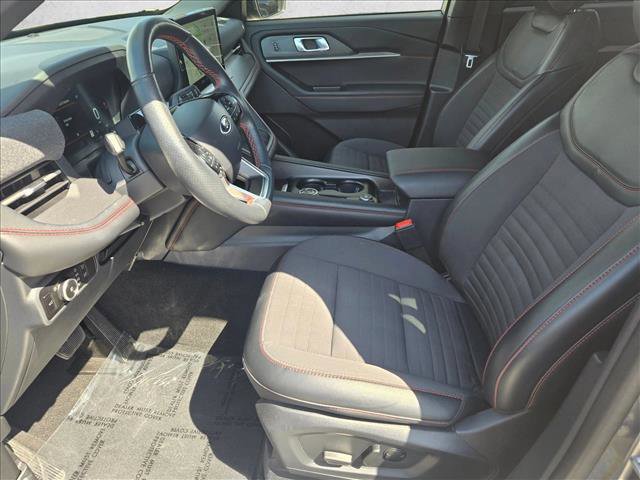 Used 2025 Ford Explorer ST-Line w/ ST-Line Street Pack AWD/4WD image 15