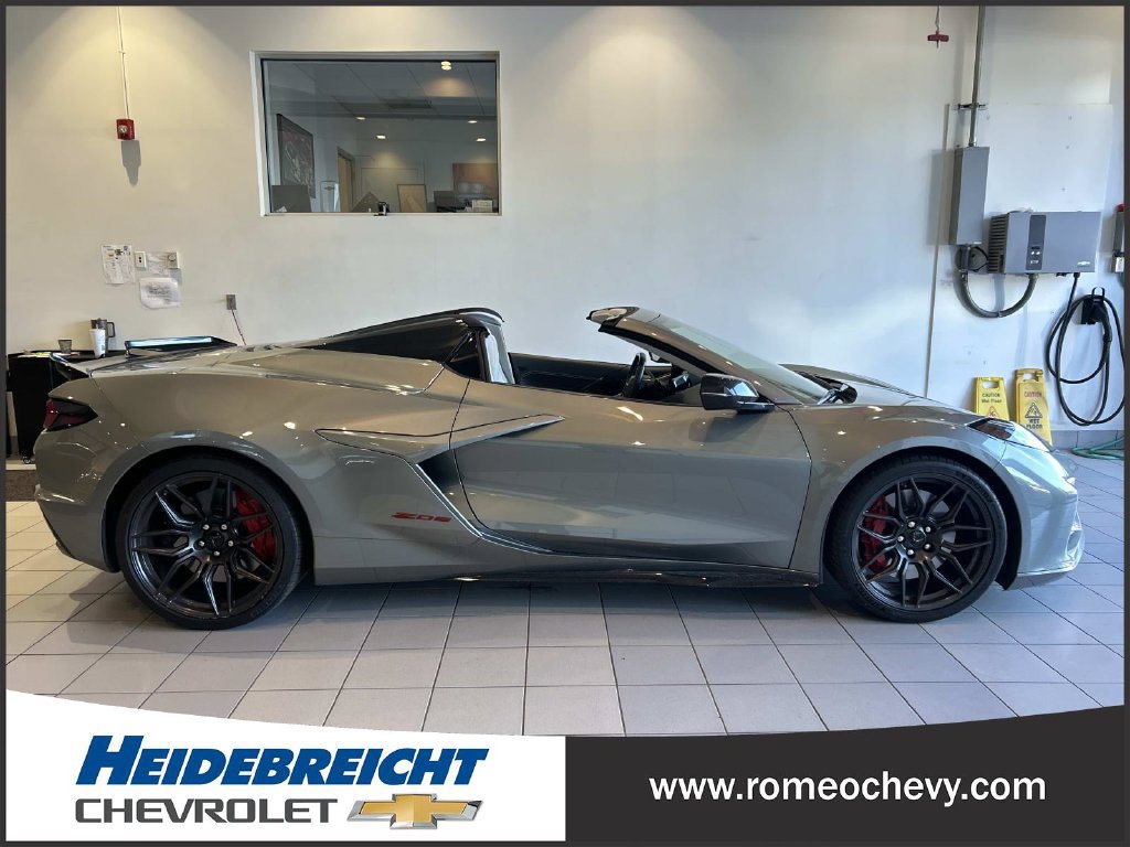 Used 2023 Chevrolet Corvette Z06 w/ Stealth Interior Trim Package RWD image 33