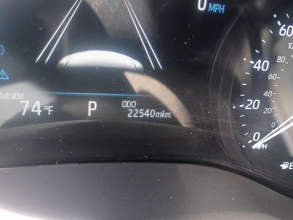 Used 2026 Toyota Sienna XLE FWD image 9