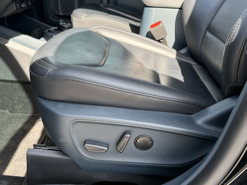 Used 2025 Ford Maverick Lariat w/ Black Appearance Package image 13