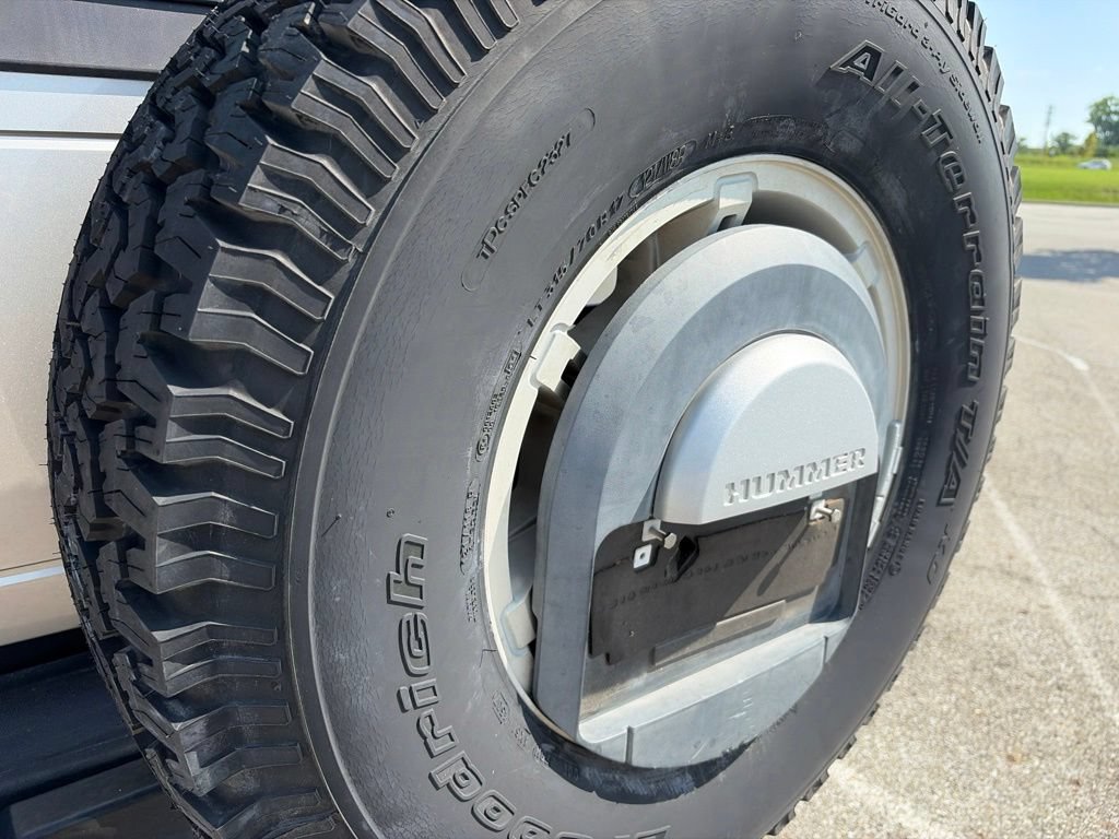 Used 2005 HUMMER H2 SUT w/ Preferred Equipment Group AWD/4WD image 12