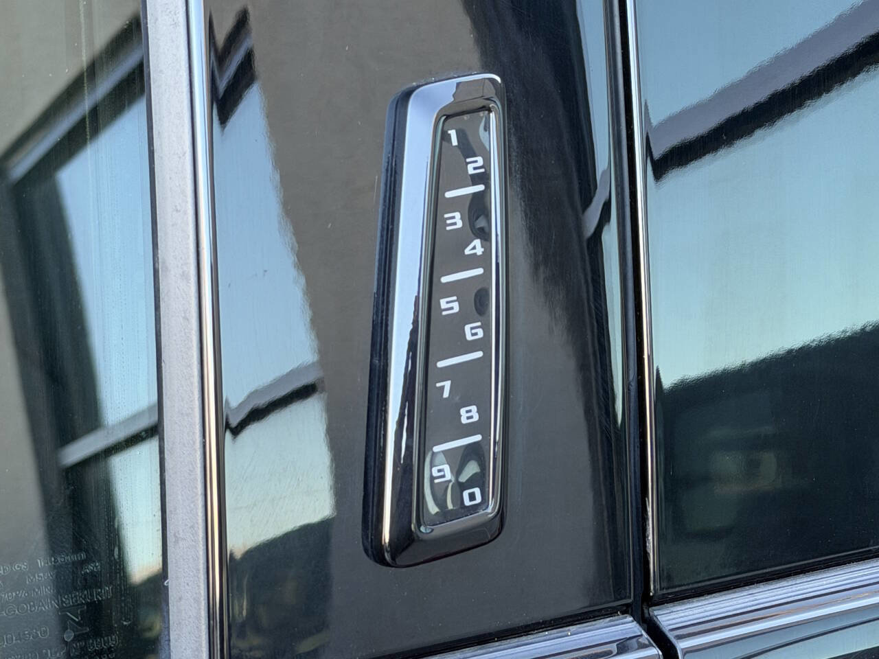 Used 2022 Chevrolet Tahoe Z71 image 12