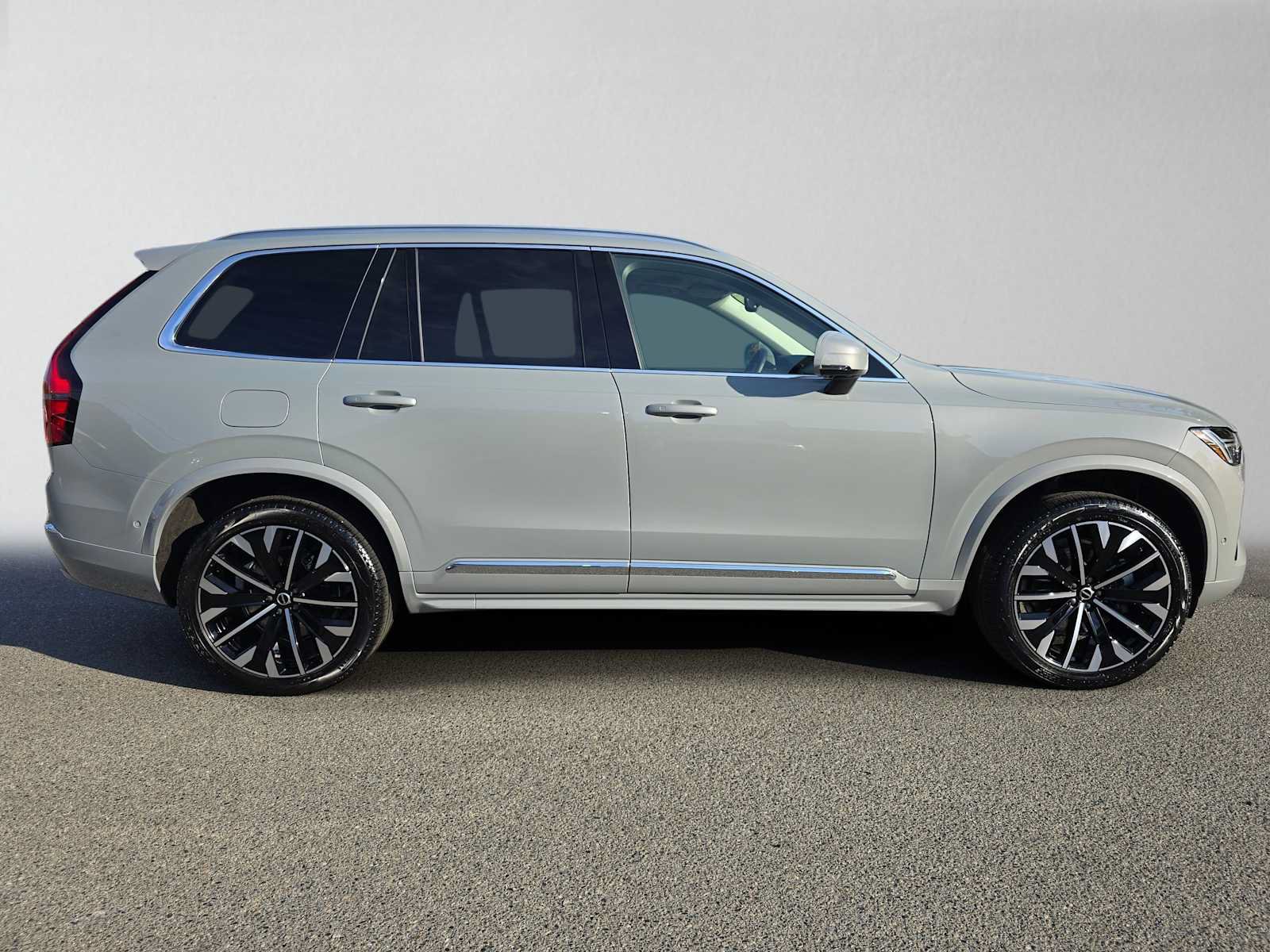 Used 2026 Volvo XC90 B6 Ultra w/ Protection Package AWD/4WD image 2