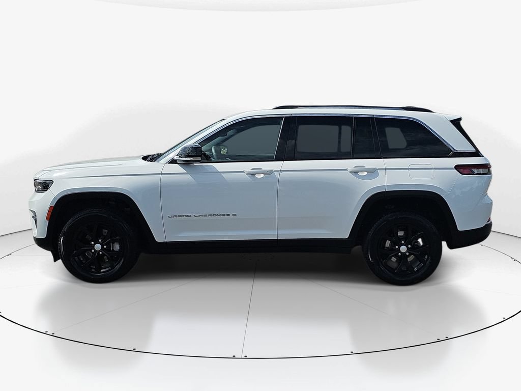 Used 2023 Jeep Grand Cherokee Limited AWD/4WD image 10