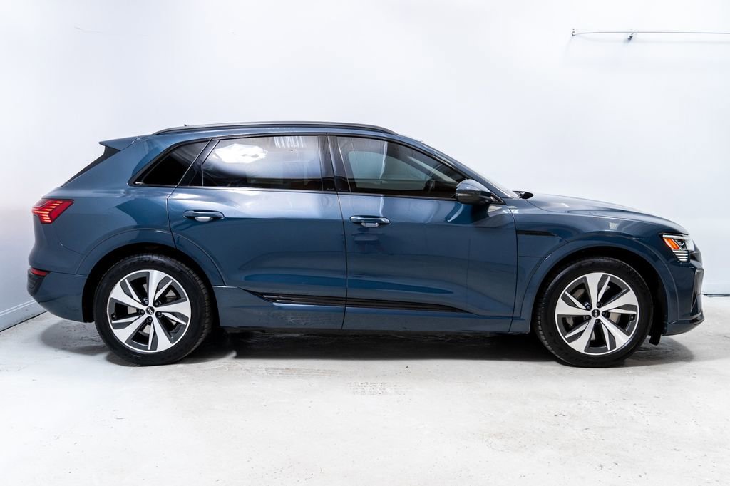 Used 2024 Audi Q8 e-tron Premium image 8