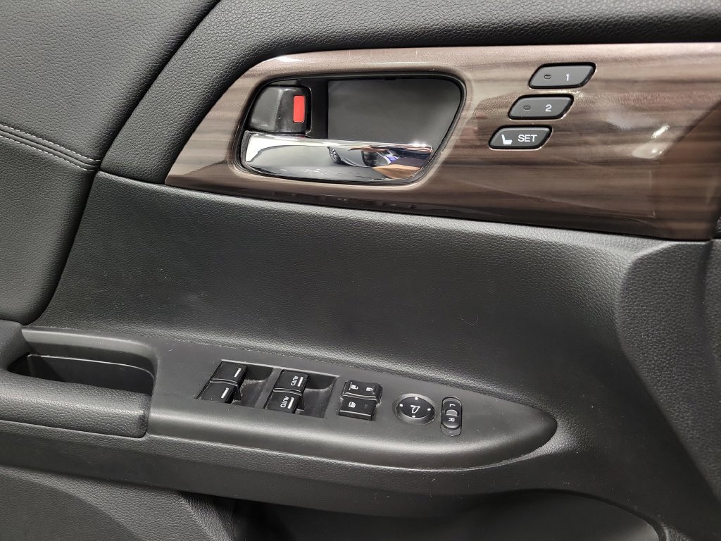 Used 2017 Honda Accord EX-L image 28