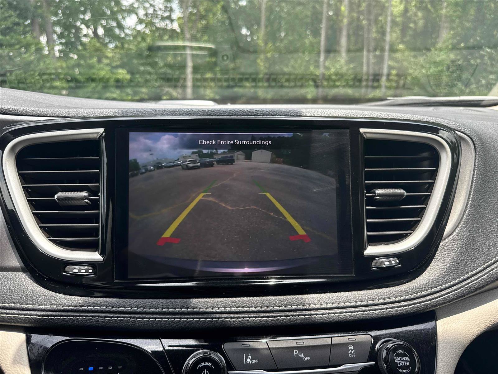 Used 2023 Chrysler Pacifica Touring-L FWD image 22