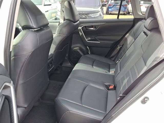 Used 2020 Toyota RAV4 XLE Premium image 8