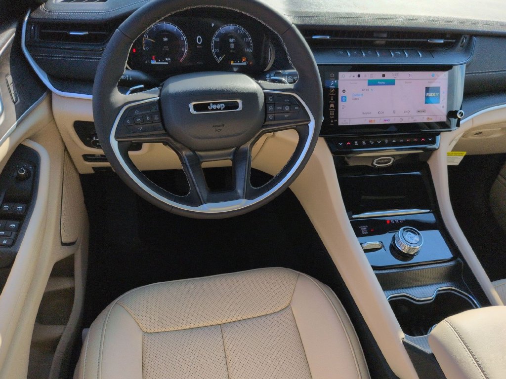 New 2026 Jeep Grand Cherokee Limited w/ Luxury Tech Group II AWD/4WD image 27