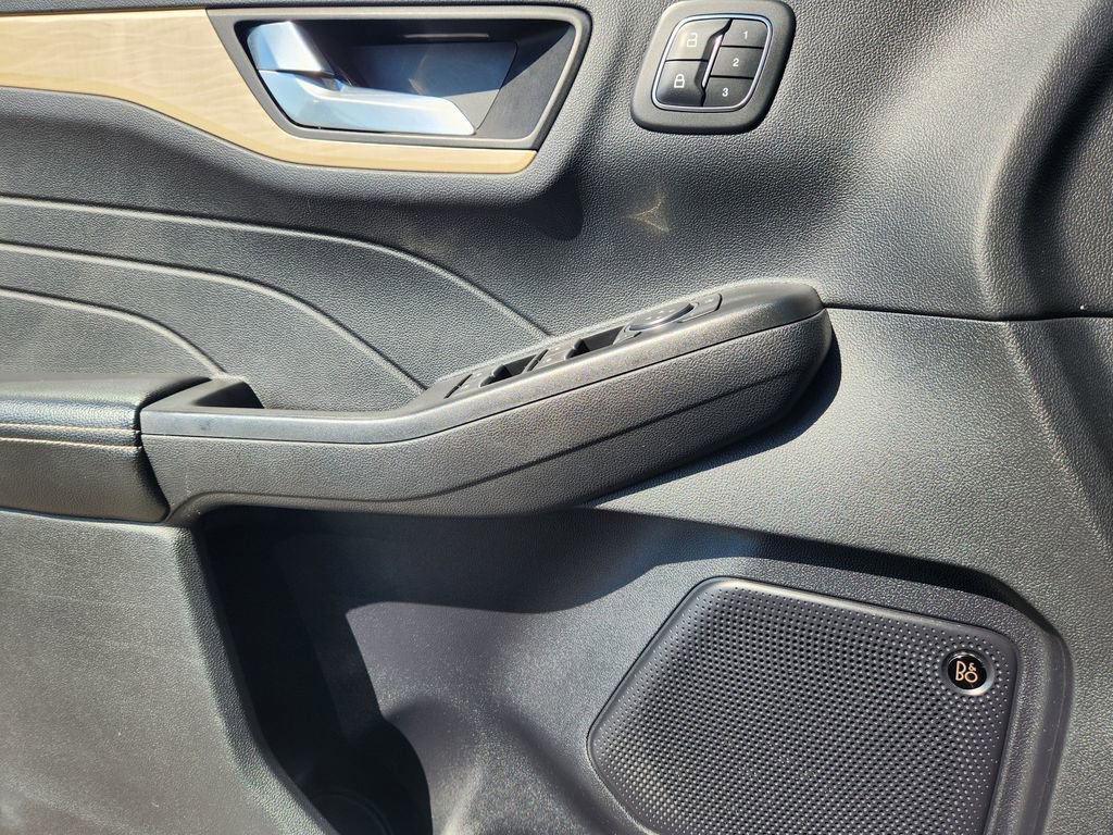 Used 2022 Ford Escape Titanium w/ Titanium Premium Package image 24