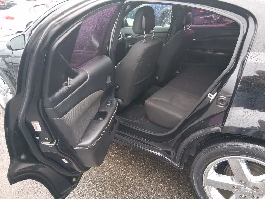 Used 2013 Dodge Avenger SE image 11